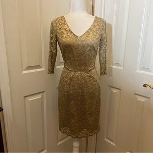 Antonio Melani Gold Lace V-Neck 3/4 Sleeve Scalloped Hem Dress Size 2